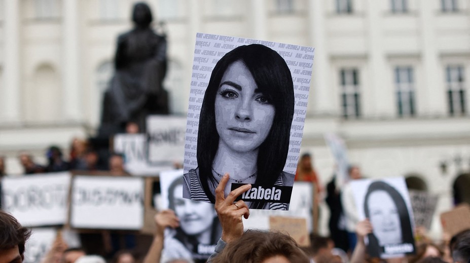 Prípad, ktorý šokoval Poľsko: Súd vyniesol rozsudok v procese s lekármi obvinenými zo smrti tehotnej ženy