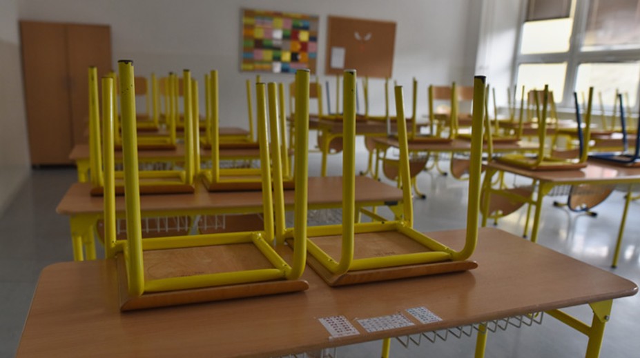 Situácia sa zhoršuje, v Bratislave zatvárajú ďalšie školy