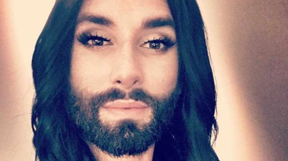 Toto je naozaj on? Conchita Wurst sa zmenila na nepoznanie