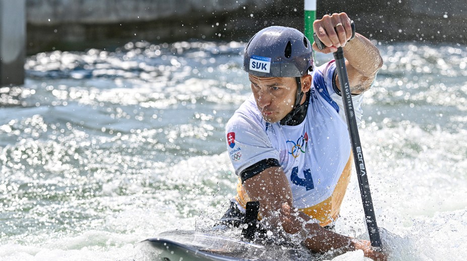 Slovensko na medailu z MS stále čaká, v C1 mal k nej najbližšie Beňuš. Na trati sa objavila aj naša legenda
