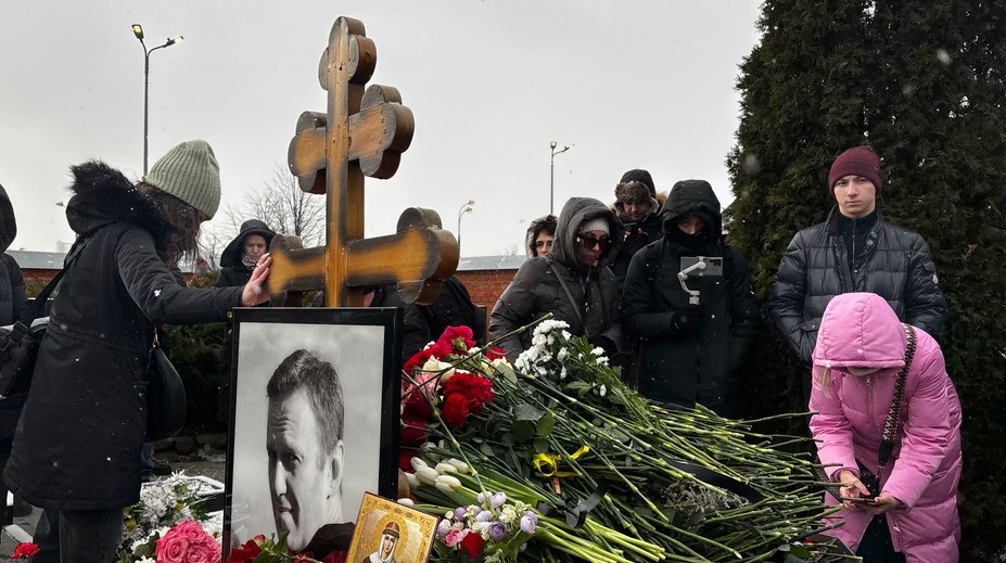 Na pietnych akciách k výročiu Navaľného smrti zadržali v Rusku najmenej 26 ľudí