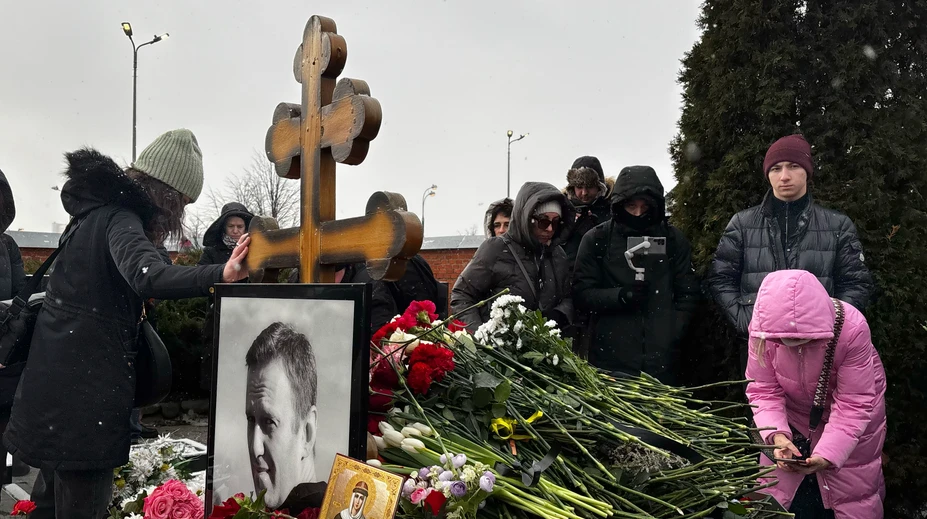 Na pietnych akciách k výročiu Navaľného smrti zadržali v Rusku najmenej 26 ľudí