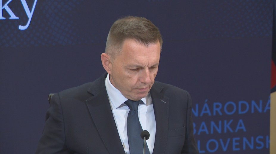 Kažimír vo funkcii nadsluhuje deväť mesiacov. Je možné, že až do volieb nebude zvolený guvernér Národnej banky