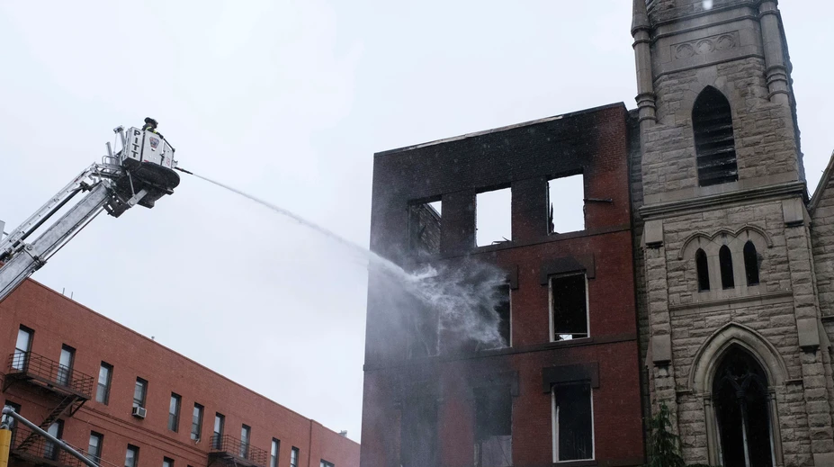 Požiar zničil kostol v newyorskom Manhattane