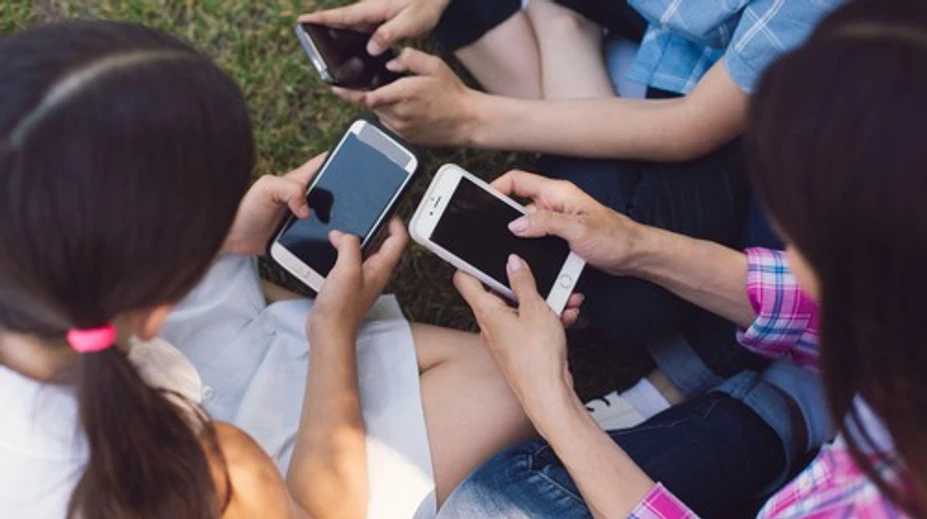 Deti a mobily počas prázdnin. Odborníčka radí, ako nastaviť pravidlá bez hádok