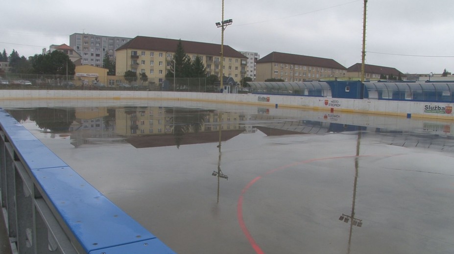 Namiesto klziska majú vodnú plochu. V Stropkove čakajú na ochladenie ako na spasenie