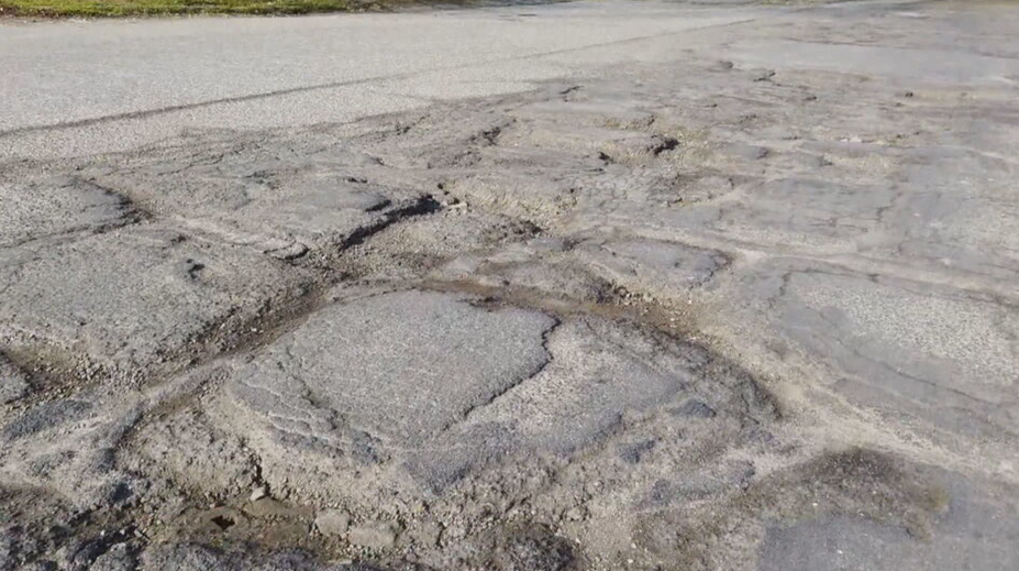 Hanba pred svetom: Po príjazde na Slovensko z Maďarska vodiči zúria. Autá končia úplne zdemolované