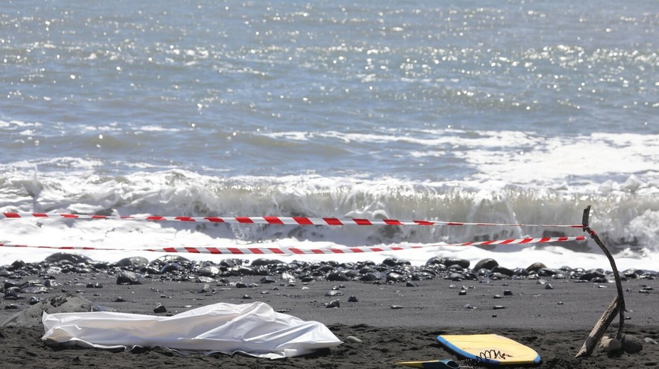 Tínedžerka zomrela po útoku žraloka. Otec popísal, ako sa to stalo