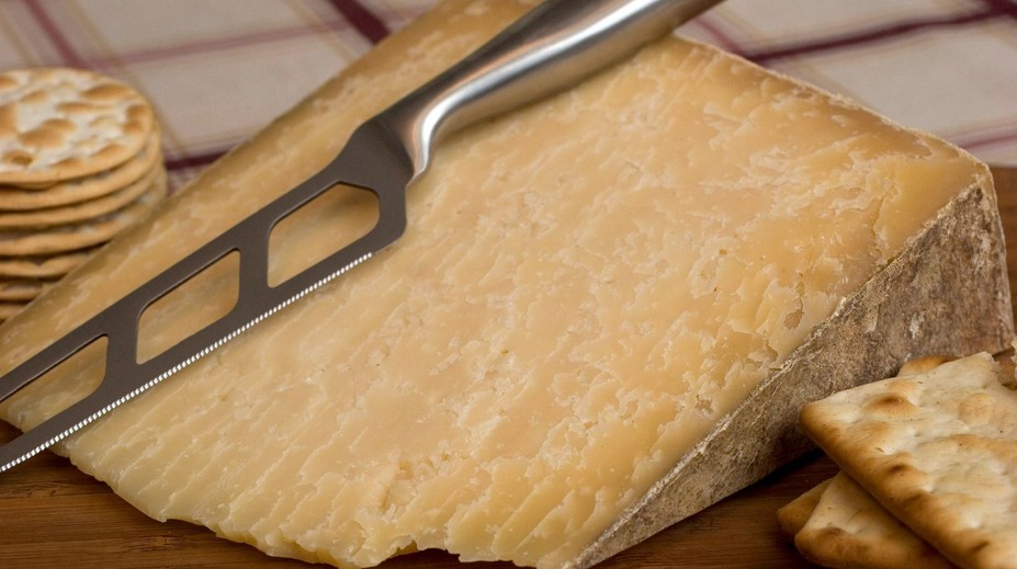 Známy kuchár Jamie Oliver žiada fanúšikov o pomoc. Ukradli mu 22 ton syru vo vysokej hodnote