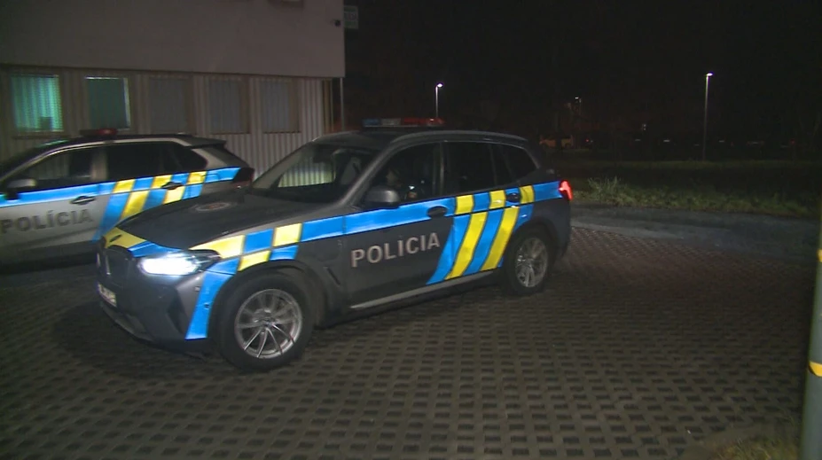 Neznámy muž v Senci lákal školáčky do auta, polícia hľadá svedkov