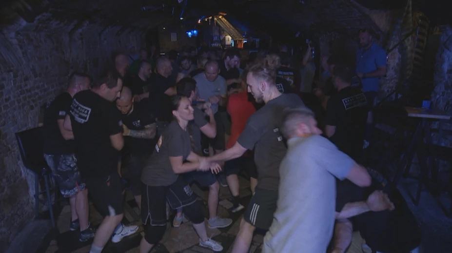 Toto nie je diskotéka, ale stretnutie vyznávačov krav maga