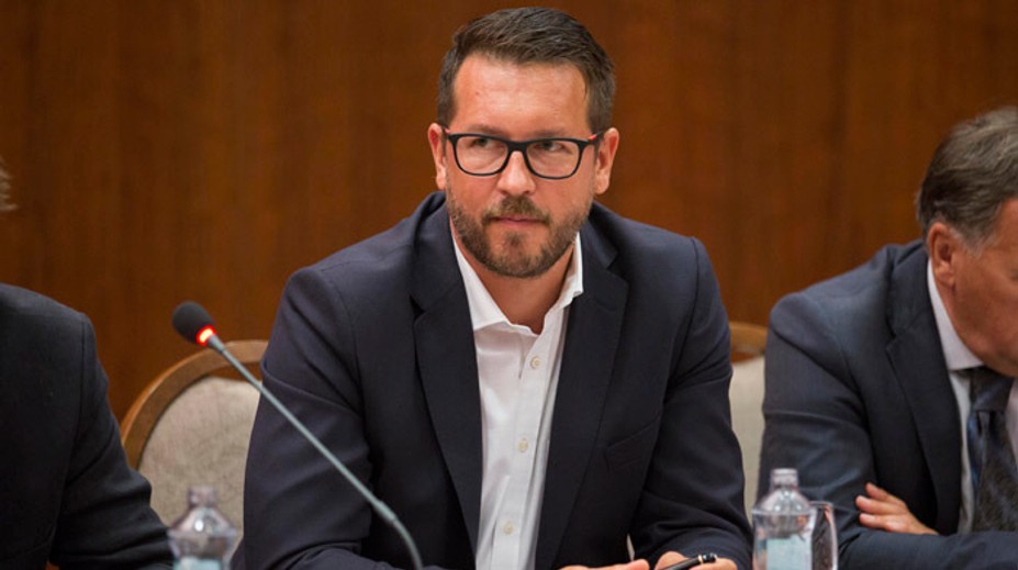 Obvinenému expodpredsedovi ÚVO A. Holákovi prokurátor zrušil obvinenie