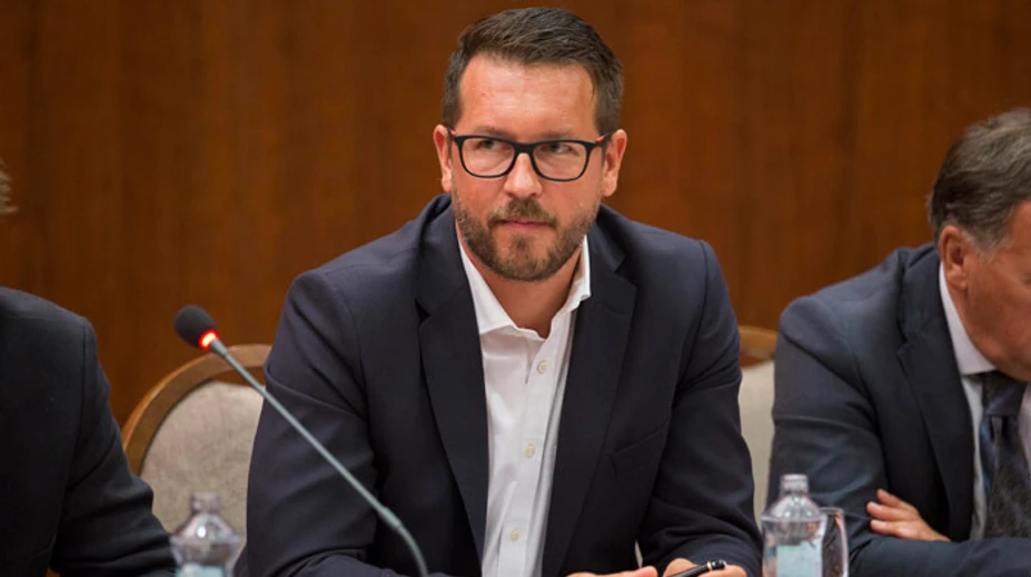 Obvinenému expodpredsedovi ÚVO A. Holákovi prokurátor zrušil obvinenie