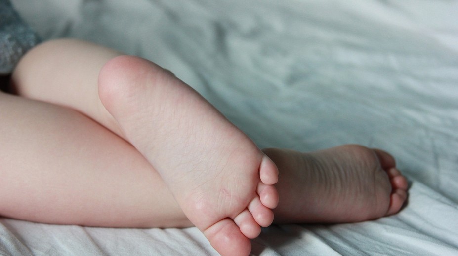 Ticho v detskej izbe na Slovensku vystriedal šok: Dieťa (2) našli v bezvedomí. Čo sa mu stalo, zistili rodičia len náhodou