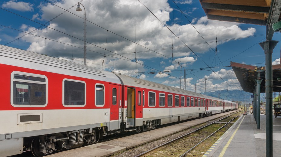 Železnice sa pripravujú na nápor cestujúcich. Vieme, ktoré vlaky posilnia počas sviatkov (tabuľka)