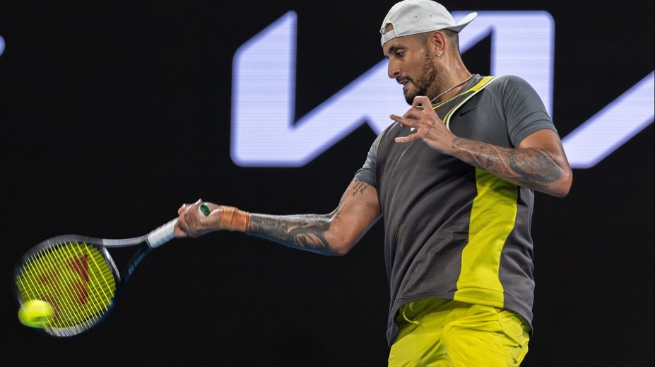 Rozmýšľal ako hrať, aby ho telo nebolelo. Kyrgios po vypadnutí z AO prekvapil nečakaným vyjadrením