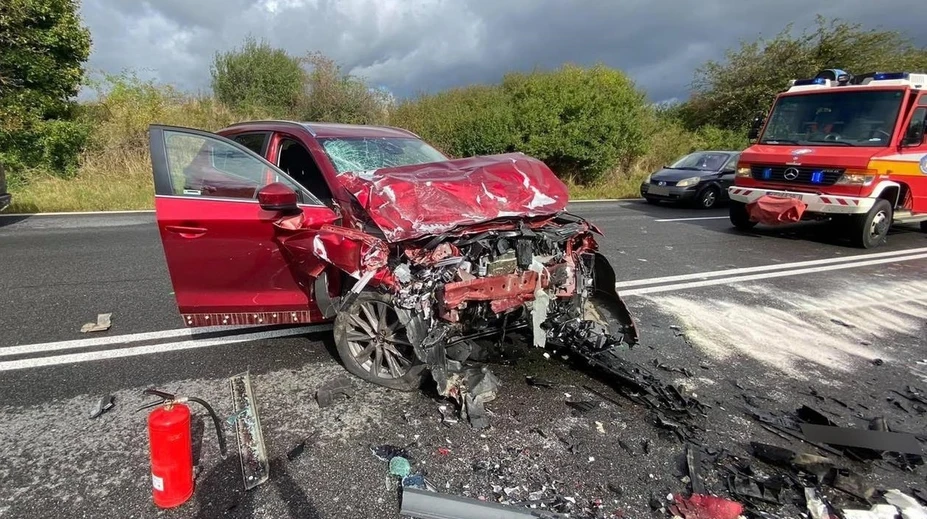 Dramatická nehoda na východe: Vodič (22) v plnej rýchlosti vletel do zákruty a zrazil seniora