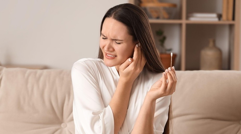 Prestaňte používať vatové tyčinky do uší. Lekár varuje pred hrôzostrašnými následkami