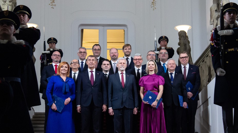 FOTO: Fiala odovzdal Babišovi úrad. Kto si sadá na ministerské stoličky?