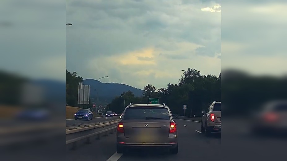 VIDEO: Policajná naháňačka na strednom Slovensku. Nadrogovaný vodič jazdil ako blázon, zastavil ho až defekt