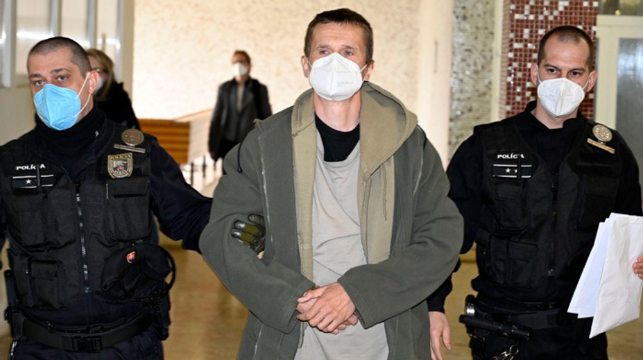 Košický MacGyver skončil za mrežami. V byte aj v lese ukrýval hotový vojenský arzenál