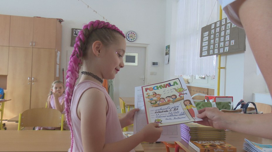 Vysvedčenia sú rozdané. Školáci sa tešia na prázdniny, niektorí uzatvárajú životnú kapitolu