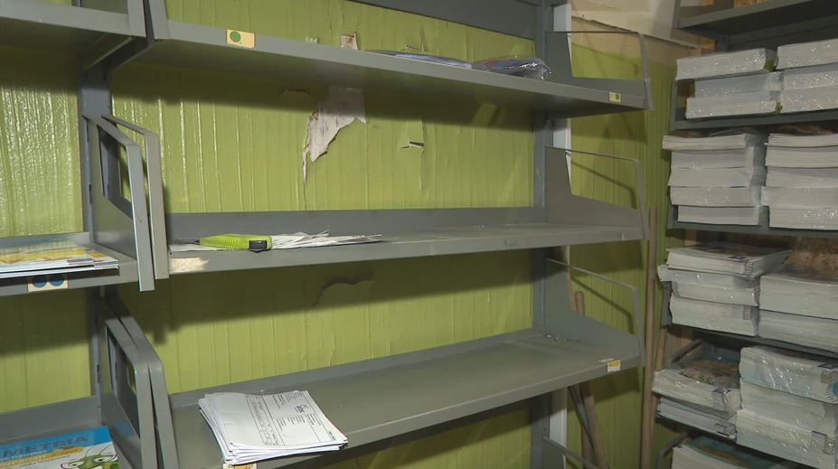 Od septembra musia učiť po novom, no zatiaľ nemajú z čoho. Školy stále nemajú učebnice