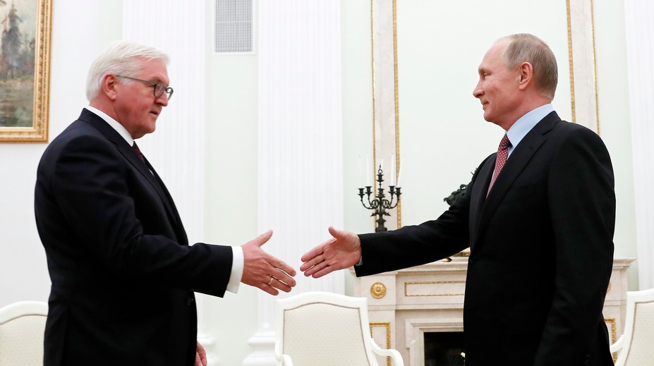 Steinmeier Putinovi: Musíme čosi urobiť proti rastúcemu odcudzeniu našich krajín