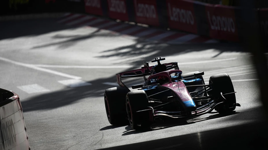 McLaren uspel s odvolaním a Gasly prišiel o pódium v Monaku. Zo zmeny vyťažil aj líder šampionátu