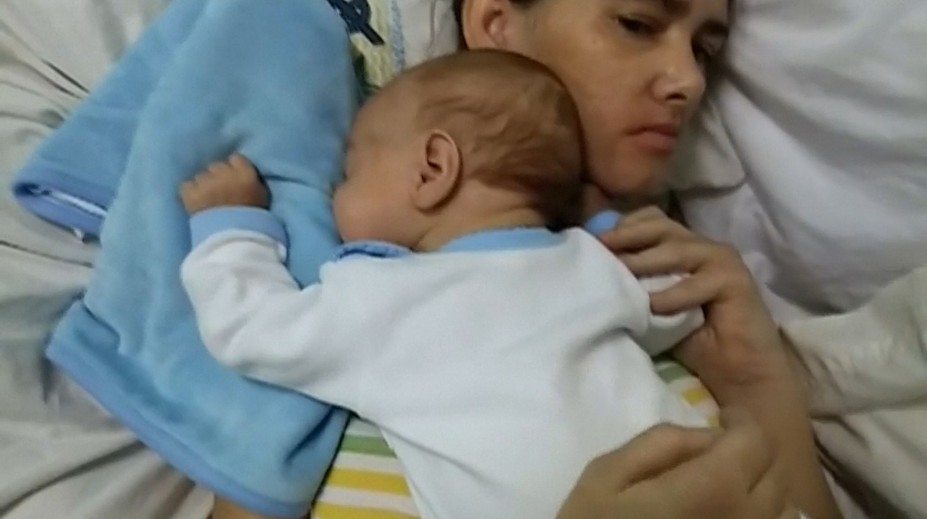 Tehotná žena upadla po nehode do kómy. Prebrala sa po pôrode synčeka