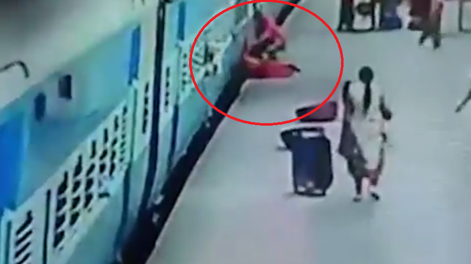 Žena vyskakovala z vlaku za jazdy. Stalo sa najhoršie