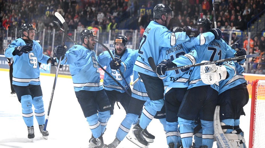 Košice si doma siedmy duel nevynútili, berú bronz. Slovan ide do finále aj vďaka hre bez brankára