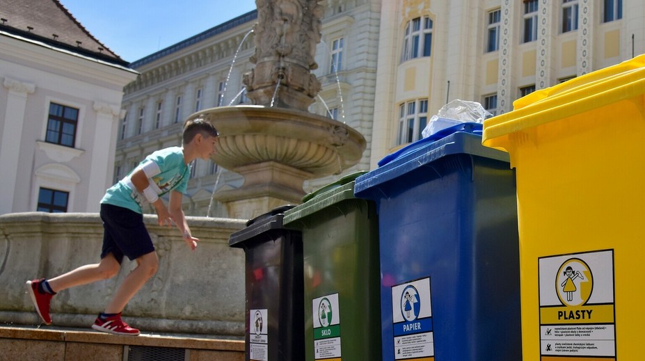 Do ktorého smetiaka patria použité rúška? Hygienici majú jasnú odpoveď