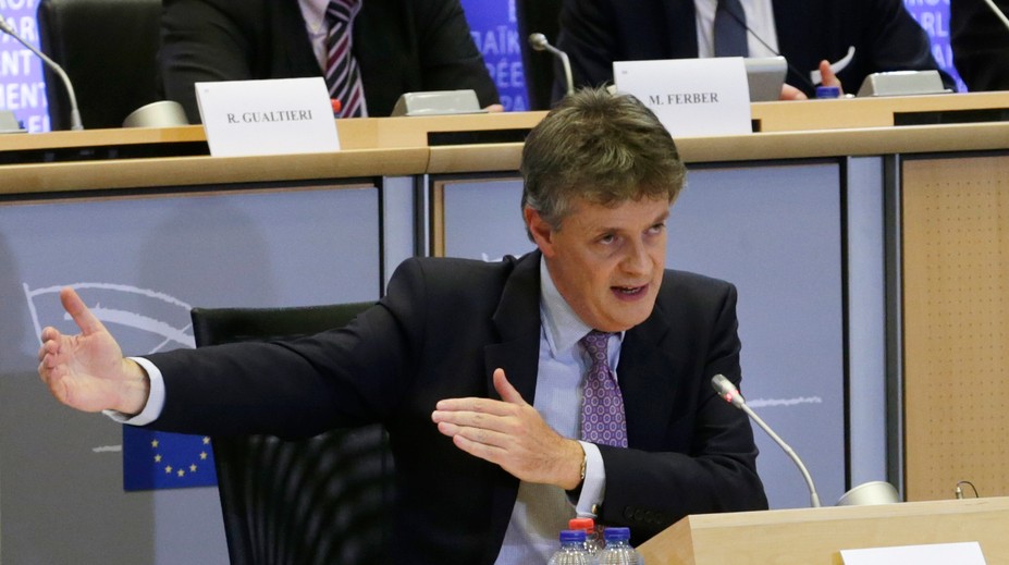 Britský eurokomisár sa vzdáva funkcie: Nemôžem sa tváriť, akoby sa nič nestalo