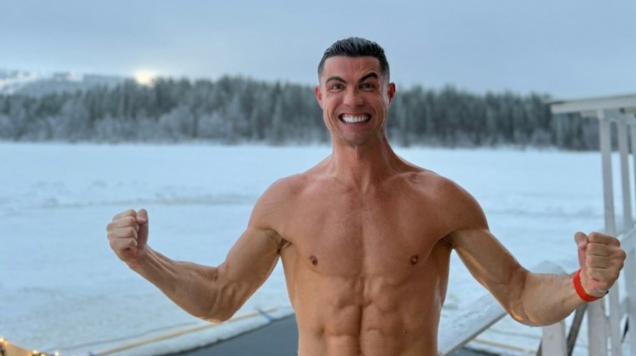 VIDEO: Ronaldo sa nefláka ani na Vianoce. Sviatky oslávil aj poriadnym otužovaním