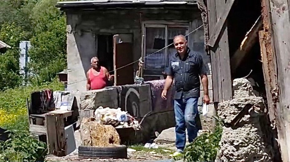 Starý dom museli pre stavbu ekoduktu opustiť, do nového ich nepustia. Rodina nevie, kam má ísť