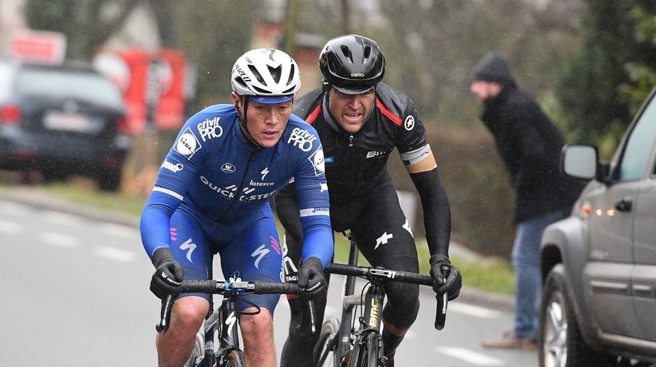 Belgičan Lampaert obhájil titul na klasike Dwars door Vlaanderen