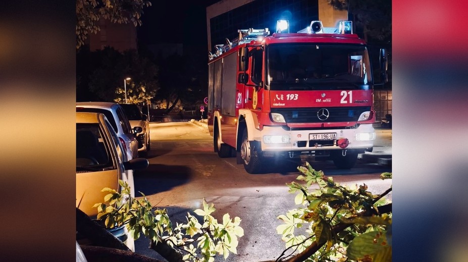 VIDEO: Požiar v Chorvátsku sa rozšíril. Pri Splite evakuovali domácich aj turistov