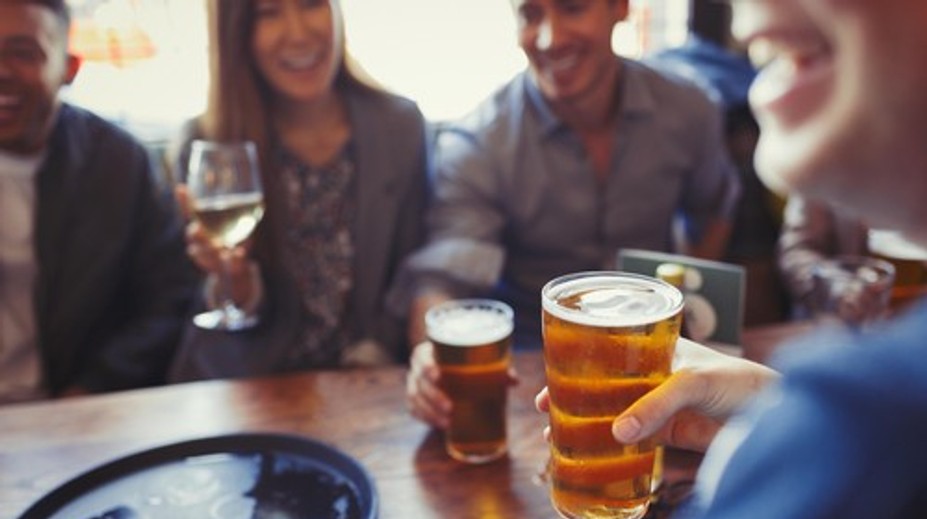 Myslíte si, že jeden pohár neuškodí? Víno či pivo môžu zvyšovať riziko vážneho ochorenia