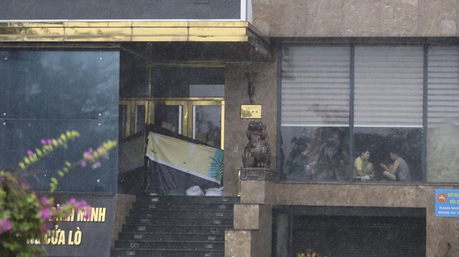 Vietnamské pobrežie pod vodou: Tajfún vyhnal z domov státisíce ľudí