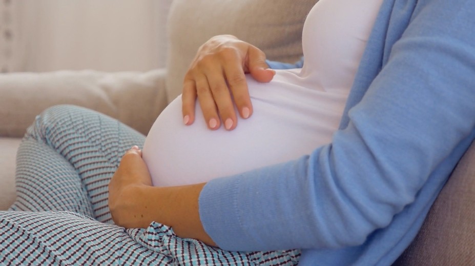 Mamy v uniformách si prilepšia. Poslanci im chcú priklepnúť vyššiu materskú