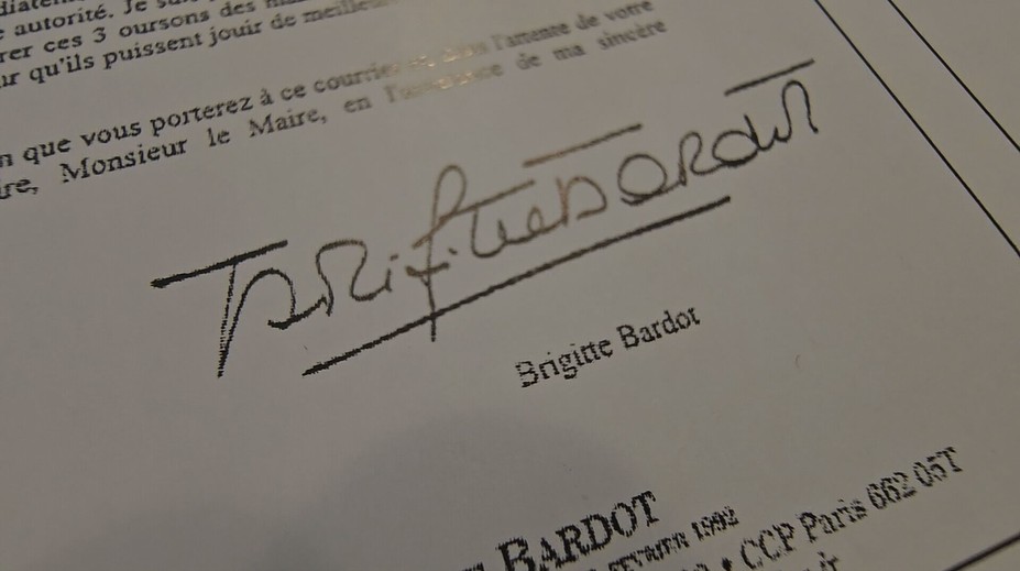 Brigitte Bardotová si dopisovala s Rudolfom Schusterom. Bývalý prezident nám ukázal osobné listy