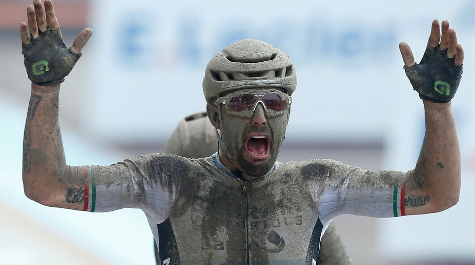 "Peklo severu" vyhral Talian Sonny Colbrelli. Peter Sagan spadol a do cieľa prišiel na 56. mieste