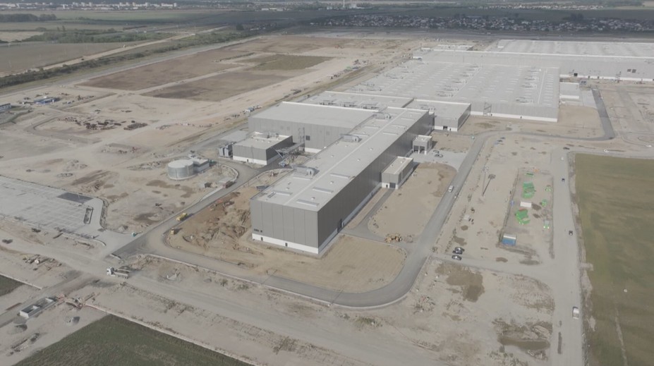 Volvo začína s náborom zamestnancov. Boli sme sa pozrieť, ako vyzerá stavba novej automobilky pri Košiciach