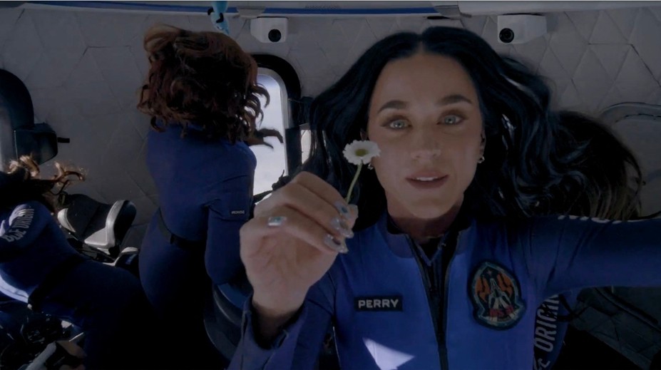 Okolo letu Katy Perry sa šíria konšpiračné teórie. Vedec má jasnú odpoveď, či bola vo vesmíre