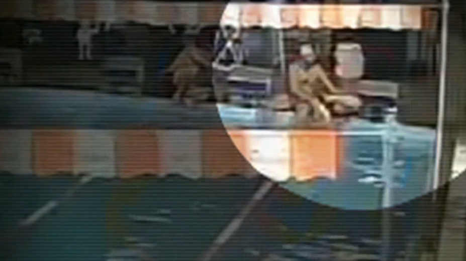 Žena po plávaní v bazéne zomrela, manžel skončil v nemocnici. Hospitalizovali aj niekoľkých študentov