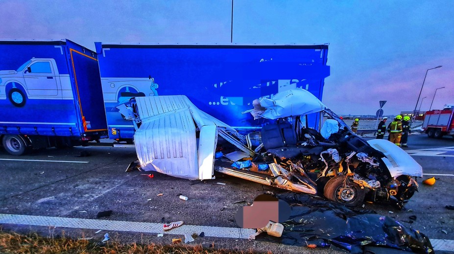 FOTO: Brutálna nehoda. Náraz v dodávke smrti prežil jediný muž, a aj to akoby zázrakom