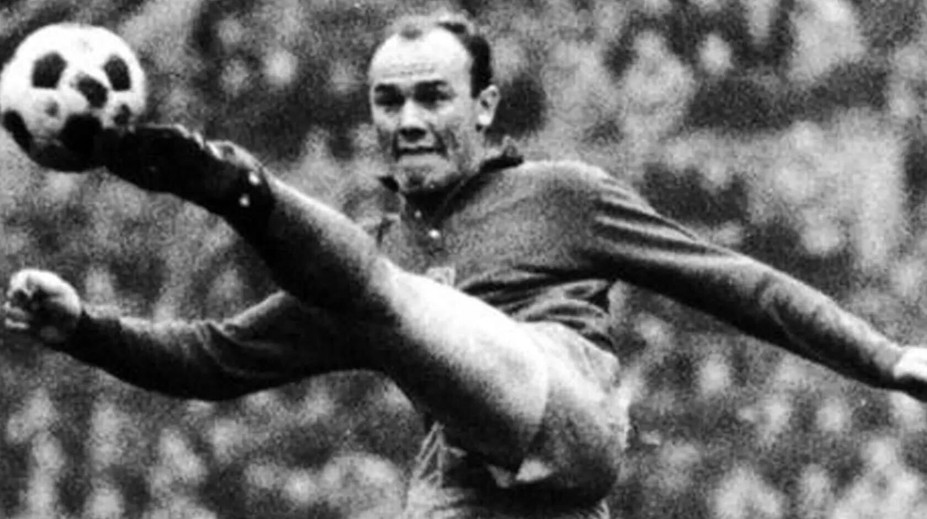 Žil z 300 eur, bol najlepší na svete a nikdy cez neho neprešiel ani Pelé. Slováci svojho kráľa futbalu nedocenili (príbeh)