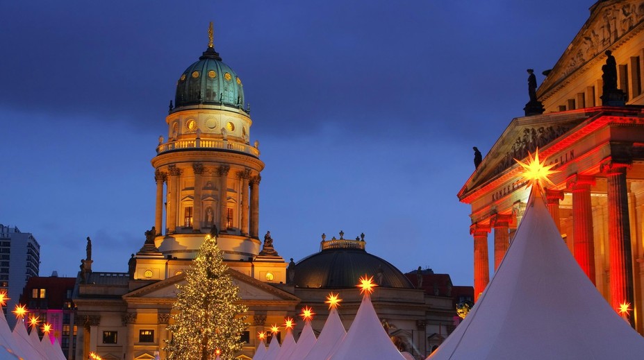 VIDEO: Rozžiarili obrovský vianočný strom, ktorý označujú za najvyšší na svete