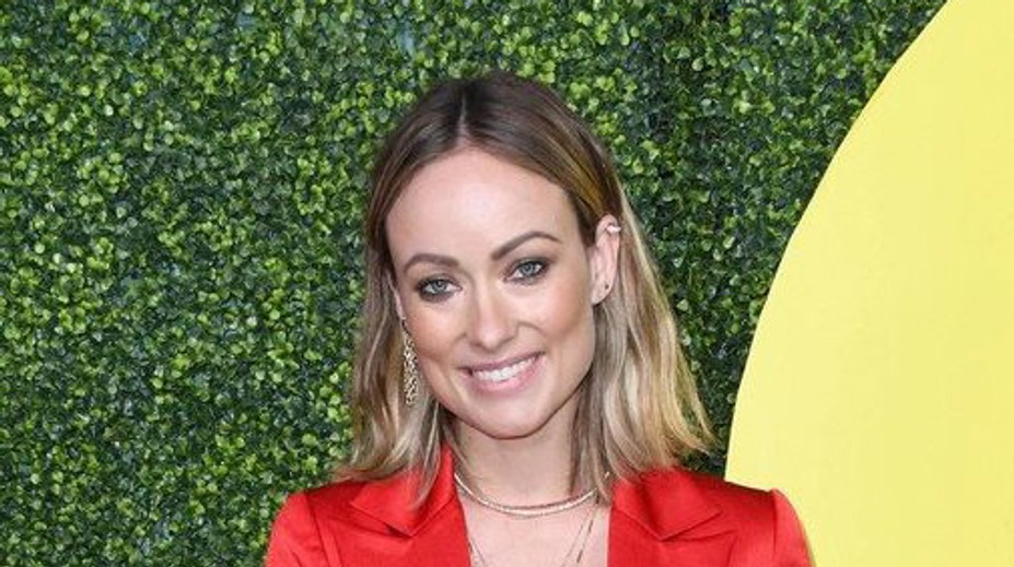 Herečka sa s outfitom netrápila. Nezabudla si niečo obliecť?